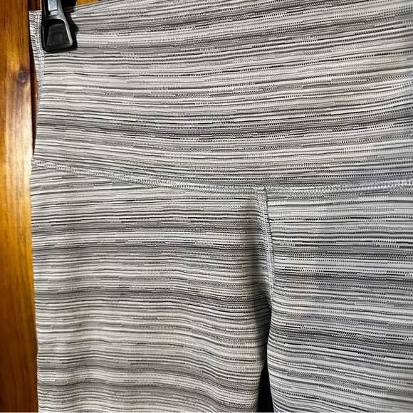 Lululemon High Times *Luxtreme‎ cyber stripe white silver fox size 10 - Picture 3 of 6